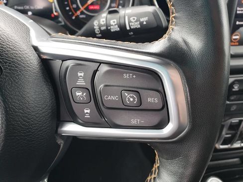 Used 2023 Jeep Wrangler Unlimited Sahara AWD/4WD image 15
