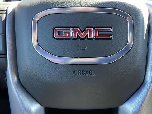 New 2025 GMC Sierra 1500 Elevation image 29