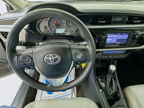 Used 2016 Toyota Corolla LE FWD image 12