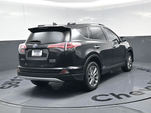 Used 2016 Toyota RAV4 Limited image 9