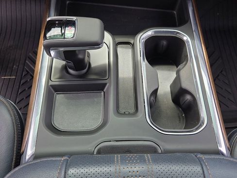 Certified 2022 Chevrolet Silverado 1500 High Country w/ Technology Package AWD/4WD image 18