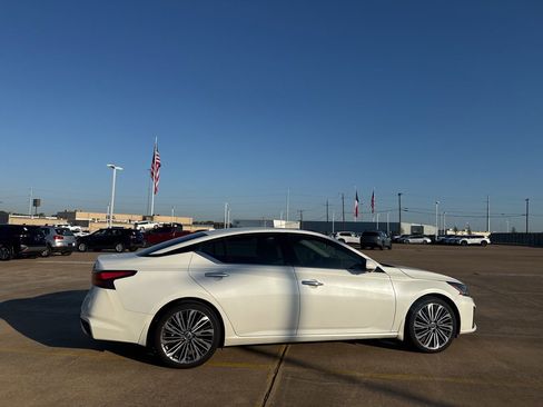 Certified 2023 Nissan Altima 2.5 SL FWD image 22
