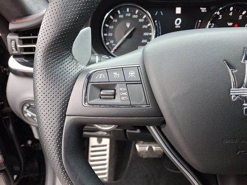 Used 2021 Maserati Quattroporte Trofeo image 21