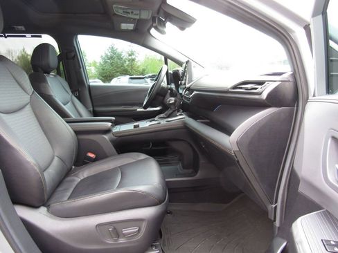 Certified 2024 Toyota Sienna XLE Woodland Edition AWD/4WD image 20