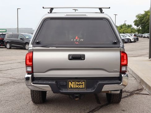 Used 2022 Toyota Tacoma TRD Off-Road image 5