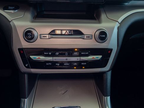 Used 2022 Ford Explorer XLT w/ Equipment Group 202A image 14