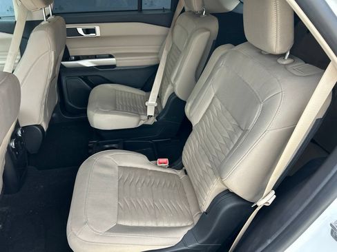Used 2021 Ford Explorer XLT RWD image 13