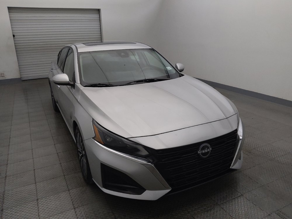 Used 2023 Nissan Altima 2.5 SV w/ SV Premium Package FWD image 14