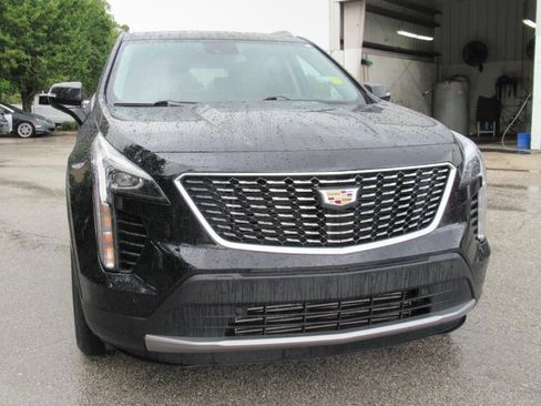 Used 2022 Cadillac XT4 Premium Luxury w/ Safety Alert Package AWD/4WD image 3