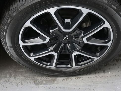 Used 2022 Chevrolet Tahoe RST w/ Luxury Package image 32