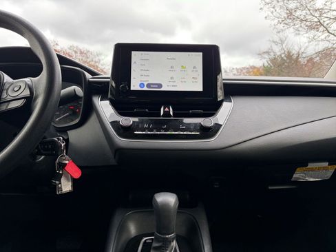 Used 2025 Toyota Corolla LE image 18