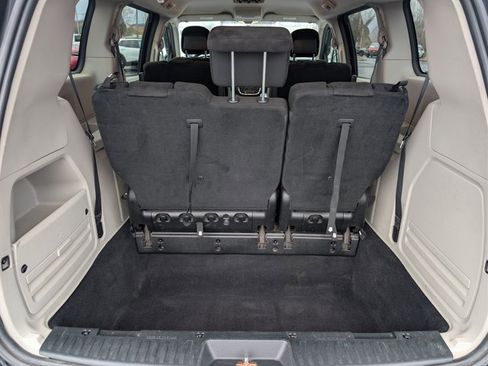 Used 2013 Dodge Grand Caravan SE image 19