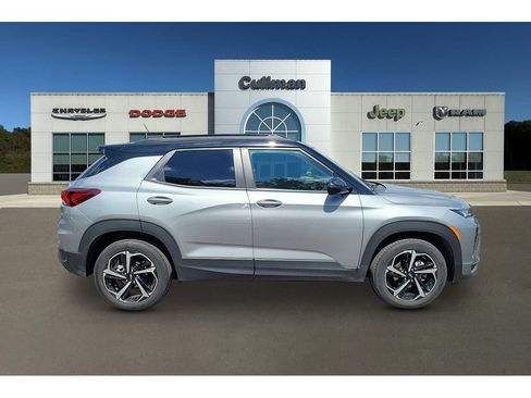 Used 2023 Chevrolet TrailBlazer RS w/ Convenience Package AWD/4WD image 2