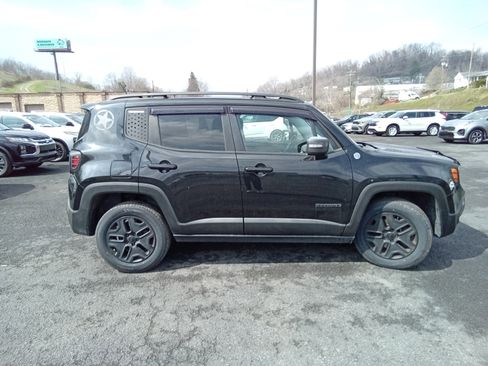 Used 2017 Jeep Renegade Trailhawk AWD/4WD image 3