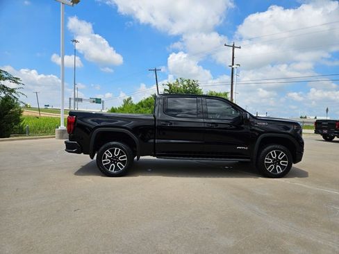 Used 2025 GMC Sierra 1500 AT4 w/ AT4 Premium Package AWD/4WD image 4