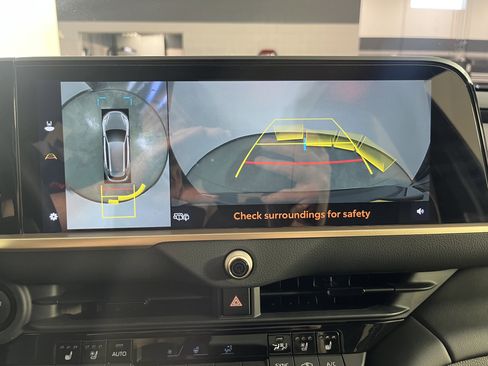 Used 2025 Toyota Crown Signia w/ Advanced Technology Package AWD/4WD image 29