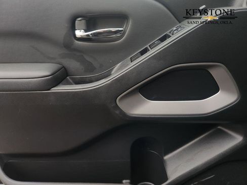 Used 2024 Nissan Frontier SV image 23