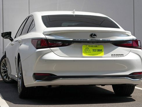 Used 2024 Lexus ES 300h w/ Accessory Package (Z2) FWD image 6