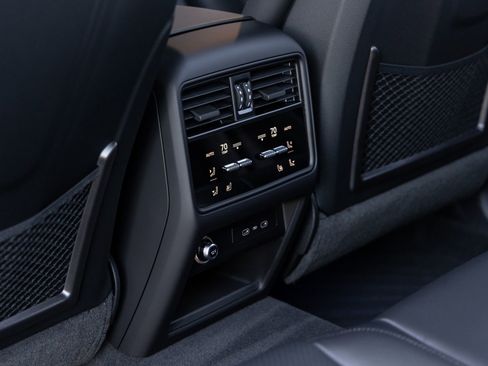 Certified 2026 Porsche Cayenne AWD/4WD image 27