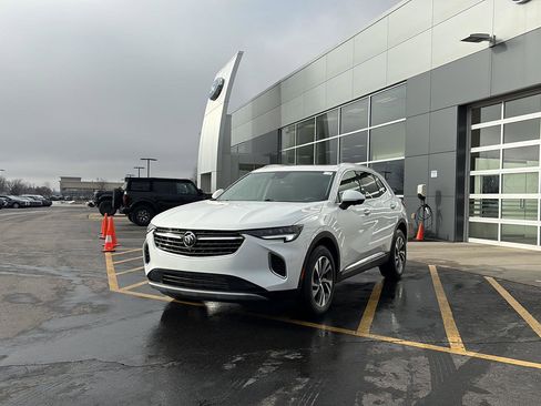 Used 2022 Buick Envision Essence w/ Technology Package I image 3