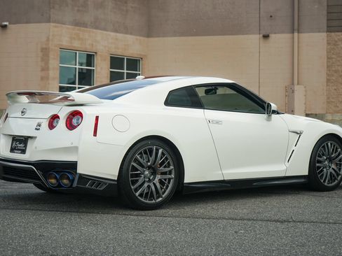 Used 2020 Nissan GT-R Premium AWD/4WD image 4