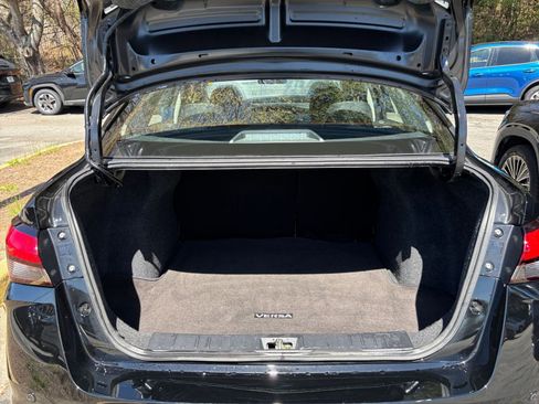 Used 2025 Nissan Versa SV image 31