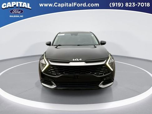 Used 2023 Kia Sportage EX image 3