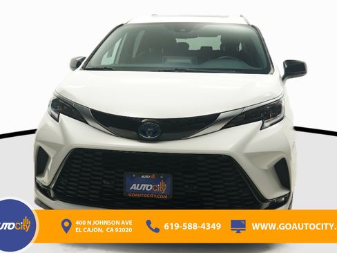 Used 2021 Toyota Sienna XSE FWD image 4