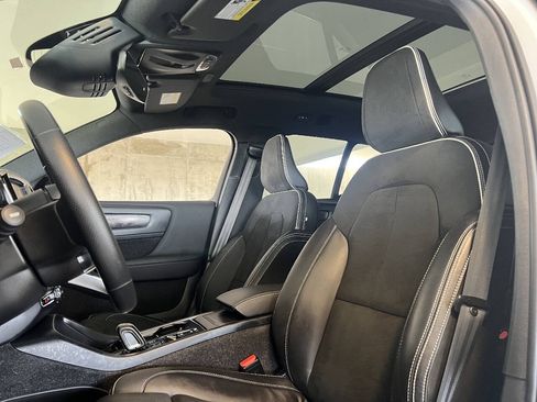 Used 2021 Volvo XC40 T5 R-Design w/ Advanced Package AWD/4WD image 11