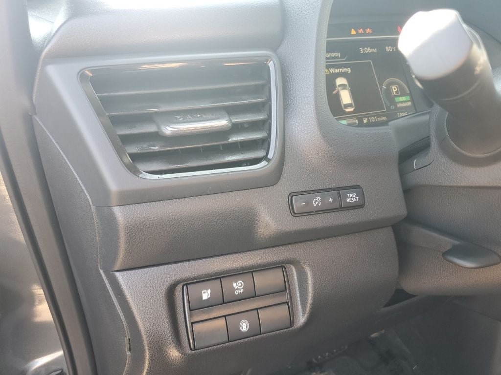Used 2025 Nissan Leaf S FWD image 25