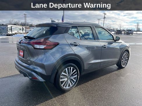 Used 2021 Nissan Kicks SV image 6