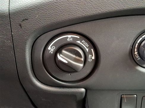 Used 2024 Nissan Frontier SV w/ Technology Package image 23