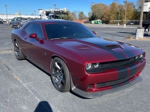 Used 2018 Dodge Challenger SRT Hellcat image 3