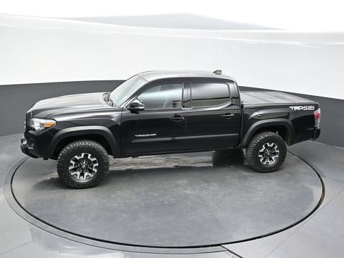 Used 2020 Toyota Tacoma TRD Off-Road w/ Technology Package AWD/4WD image 31