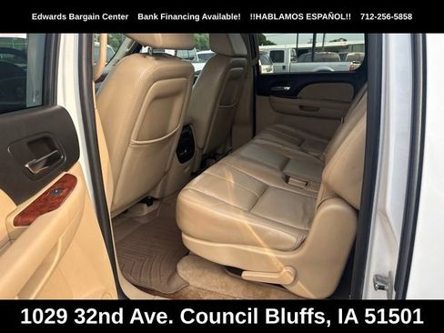 Used 2007 Chevrolet Suburban LT w/ LT Preferred Equipment Group AWD/4WD image 16