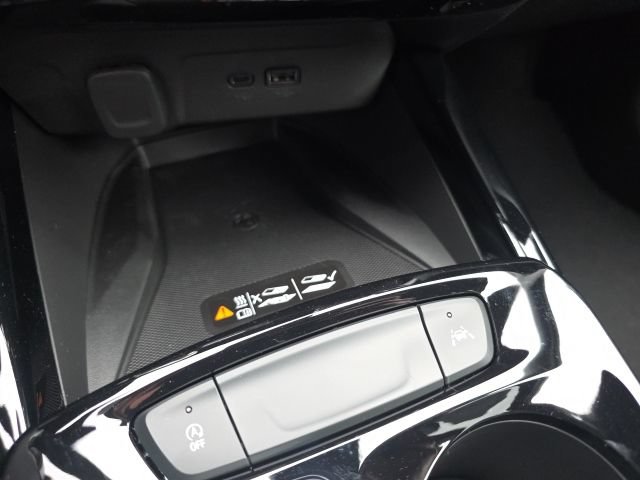 New 2026 Chevrolet Trax RS w/ Sunroof Package FWD image 20