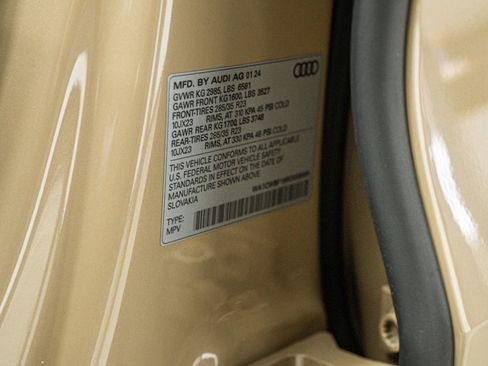 Used 2024 Audi SQ8 Prestige AWD/4WD image 18