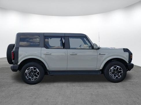 Used 2025 Ford Bronco Outer Banks AWD/4WD image 3
