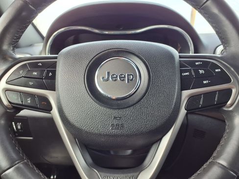 Used 2018 Jeep Grand Cherokee Laredo AWD/4WD image 13