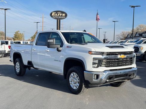 Used 2024 Chevrolet Silverado 3500 LT image 3