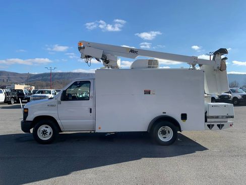 Used 2017 Ford E-350 and Econoline 350 Super Duty image 5