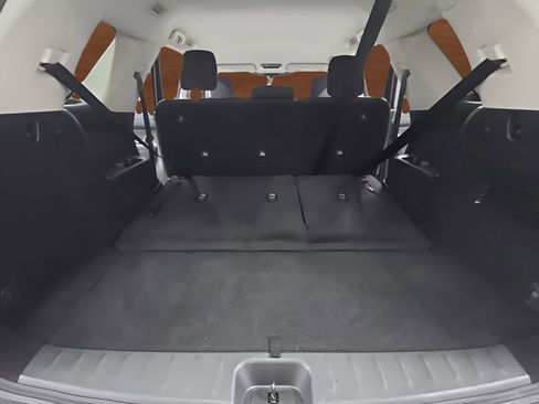 Used 2025 Nissan Pathfinder SV image 16