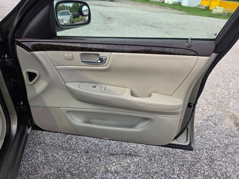 Used 2011 Cadillac DTS Luxury FWD image 22