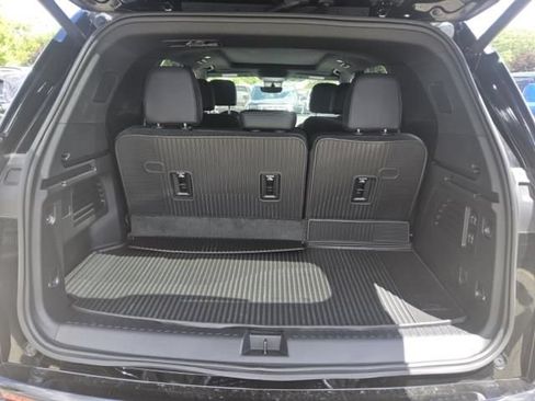 Used 2026 Chevrolet Traverse High Country w/ LPO, Floor Liner Package AWD/4WD image 9