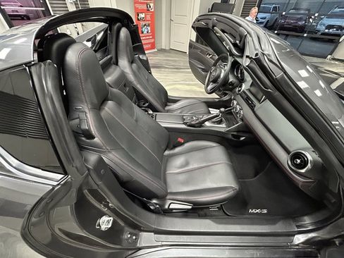 Used 2017 MAZDA MX-5 Miata RF Grand Touring image 38