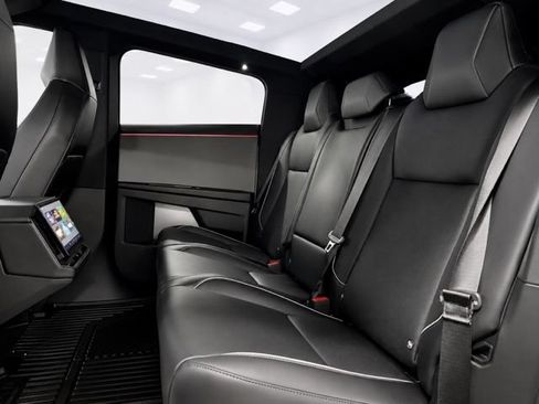 Used 2024 Tesla Cybertruck AWD Crew Cab image 27