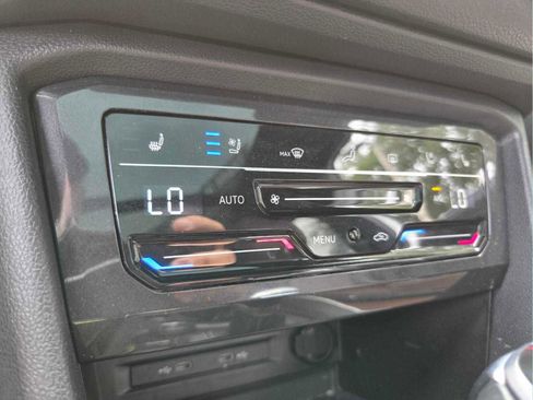 Used 2024 Volkswagen Tiguan SEL R-Line image 26