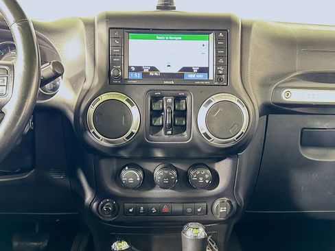 Used 2016 Jeep Wrangler Unlimited Rubicon w/ Connectivity Group AWD/4WD image 14