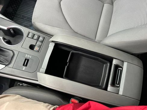 Used 2023 Toyota Highlander L image 20