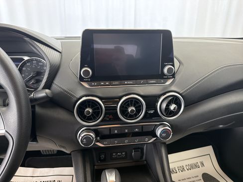 Used 2025 Nissan Sentra SV FWD image 8